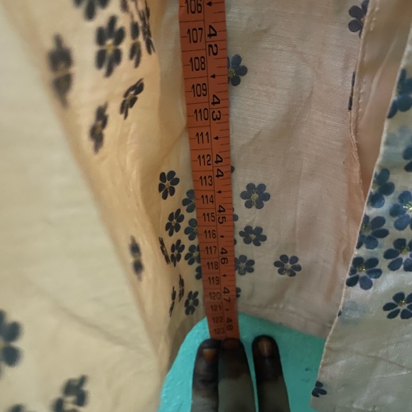 Light peach coloured slit kurta with beautiful pearl work in neck - Picture 8 of 13